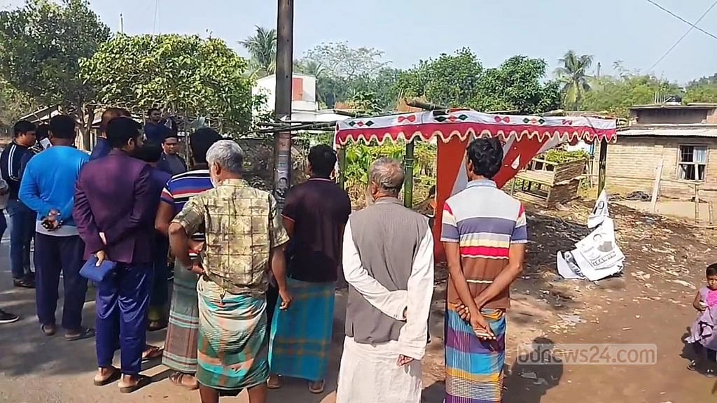 মেহেরপুর-২: নৌকার নির্বাচনি কার্যালয়ে দুর্বৃত্তদের আগুন