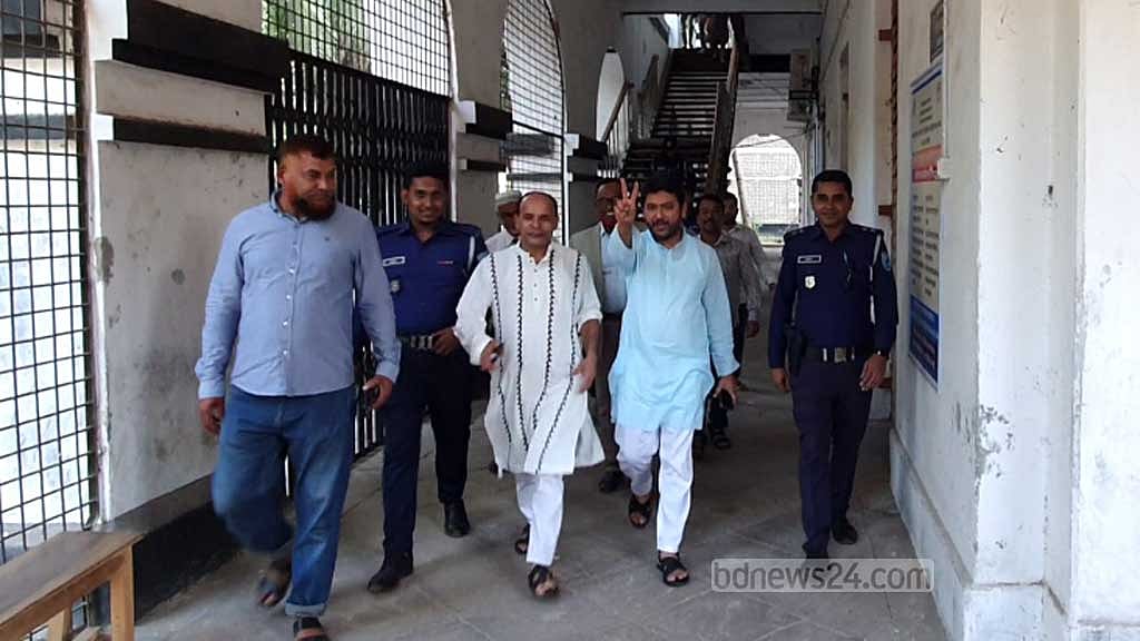 গণমাধ্যমে বেশি লেখে বলেই শোকজ দেওয়া হয়েছে: নিক্সন চৌধুরী
