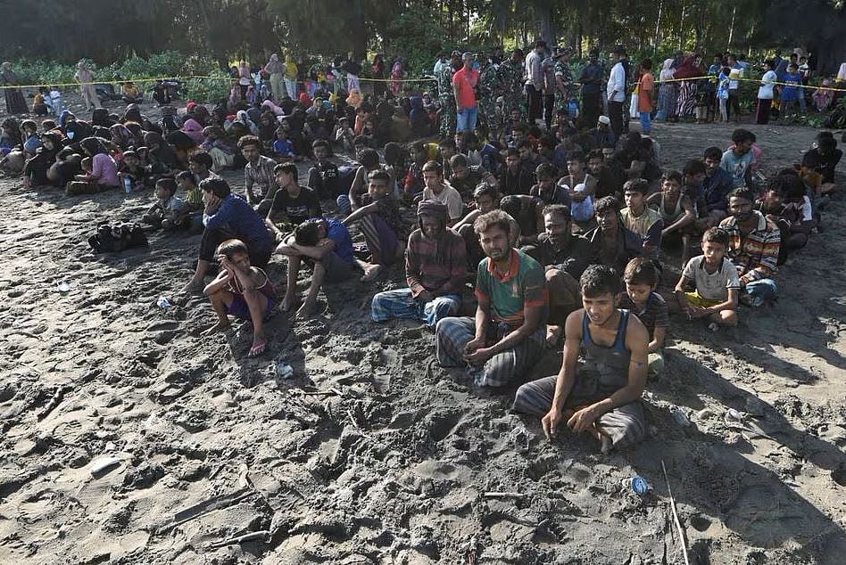 প্রায় ৪০০ রোহিঙ্গা নিয়ে ইন্দোনেশিয়ায় পৌঁছেছে দুটি নৌকা