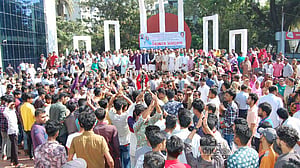 জেলা পরিষদের চেয়ারম্যানের অপসারণ দাবি সাদিক-বিরোধীদের