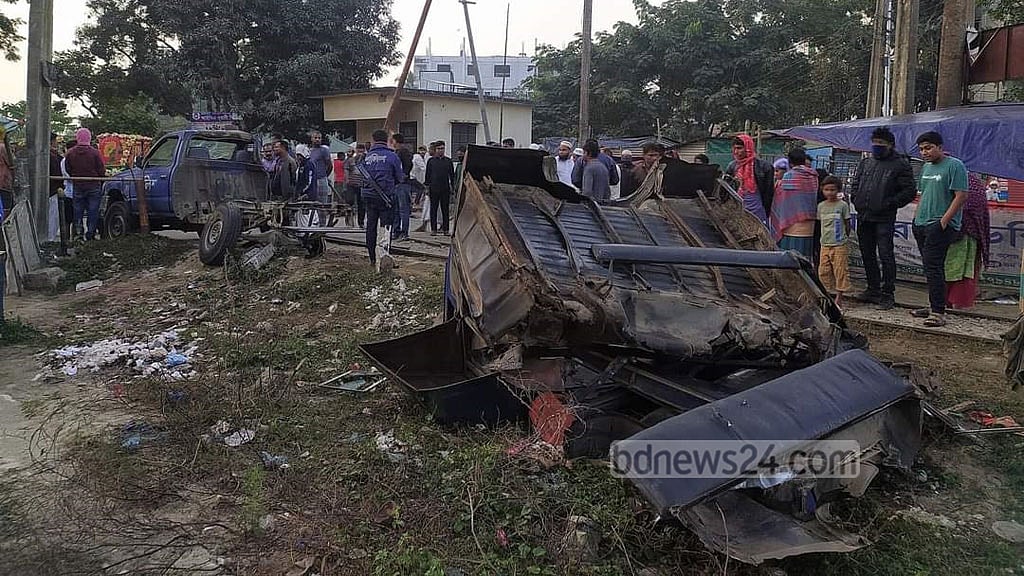 জামালপুরে পুলিশের গাড়িতে ট্রেনের ধাক্কা, কনস্টেবল নিহত
