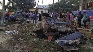 জামালপুরে পুলিশের গাড়িতে ট্রেনের ধাক্কা, কনস্টেবল নিহত
