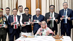 বিজয় দিবসে বিশেষ স্মারক ডাকটিকিট চালু