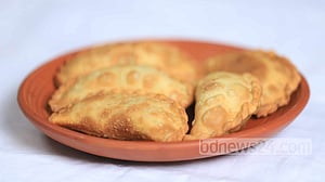 রেসিপি: নারিকেলের পুলি পিঠা