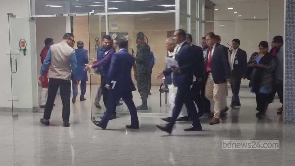 ইসির তলবে হাজিরা দিয়ে আমু বললেন, ‘চা খেয়ে গেলাম’