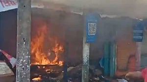 হবিগঞ্জে আগুনে পুড়ল ৮ দোকান