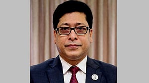 আচরণবিধি লঙ্ঘন: জনপ্রশাসন প্রতিমন্ত্রীকে কারণ দর্শাতে নোটিস