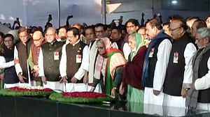বিজয় দিবসে জাতির জনকের প্রতি প্রধানমন্ত্রীর শ্রদ্ধা