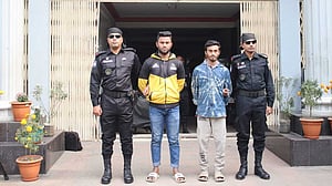 রাজধানীতে পেট্রল বোমা ও ককটেলসহ ছাত্রদলের ২ কর্মী গ্রেপ্তার