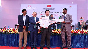 বাংলাদেশে দ্বিতীয় স্মার্ট ক্লাসরুম চালু করল চীনা দূতাবাস