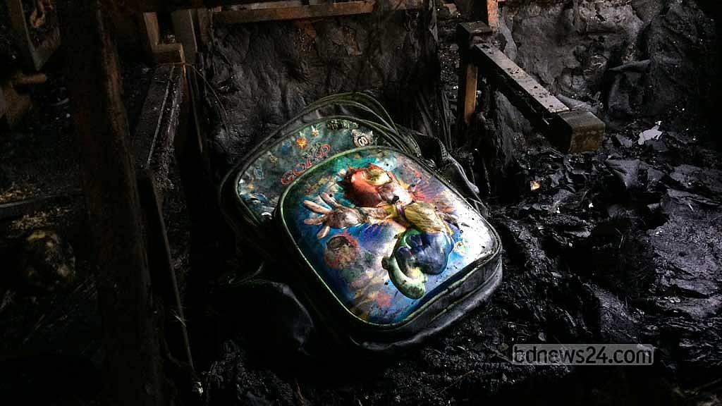 ট্রেনে নাশতার আগুন: জীবনের ক্ষয়, সম্পদের অপচয়