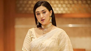 তৃতীয় পক্ষকে দুষলেন অপু, ক্ষমা চাইলেন মুন্নীর কাছে