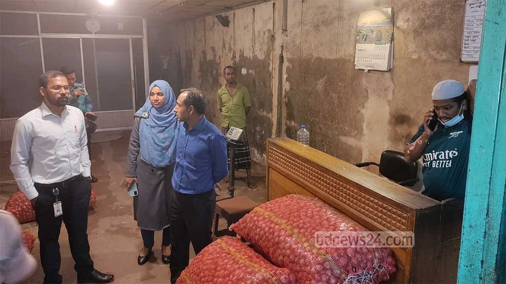২৪ ঘণ্টায় পেঁয়াজের দ্বিগুণ দর: চট্টগ্রামে জরিমানা দেড় লাখ