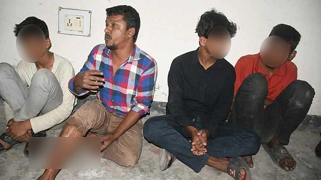 খুলনায় ‘কুকুরের মাংসের বিরিয়ানি’ বিক্রির অভিযোগে আটক ৪