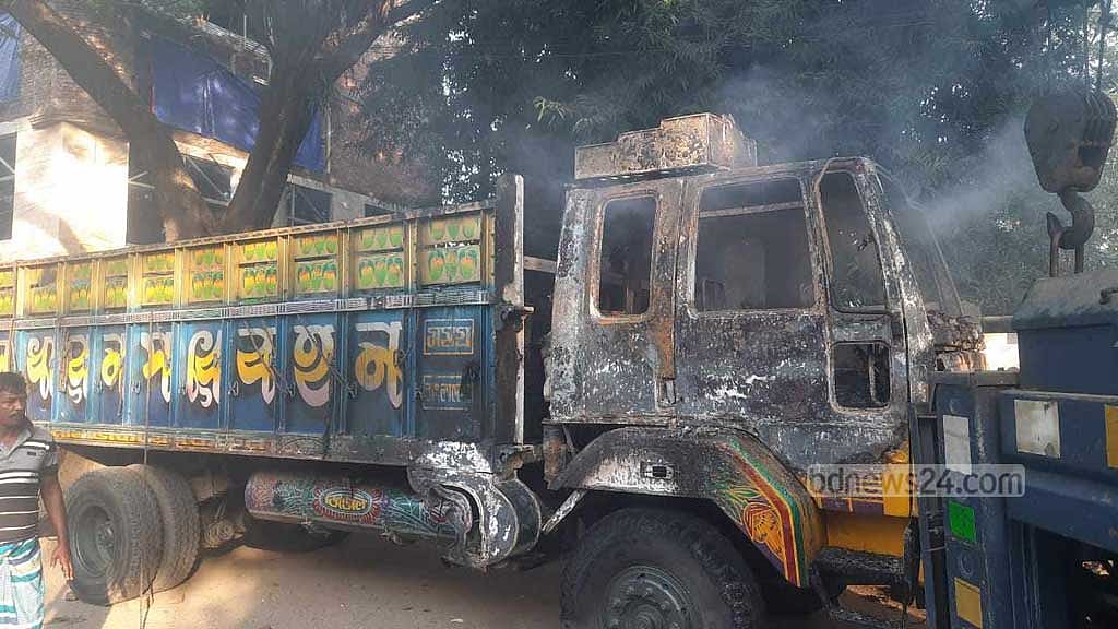 গাজীপুরে চলন্ত ট্রাকে অগ্নিসংযোগ, চালক দগ্ধ