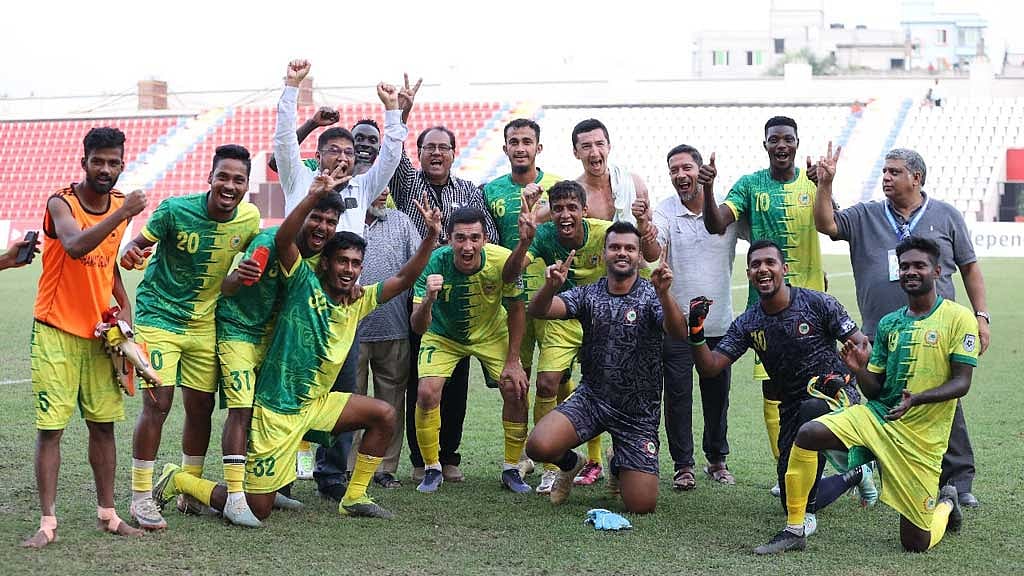 পুলিশ এফসিকে হারিয়ে সেমি-ফাইনালে রহমতগঞ্জ