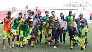 পুলিশ এফসিকে হারিয়ে সেমি-ফাইনালে রহমতগঞ্জ