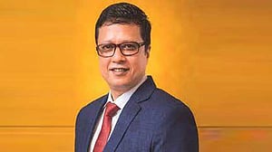 সড়ক আটকে সভা: স্বতন্ত্র প্রার্থী মুরাদ জংকে অনুসন্ধান কমিটির তলব