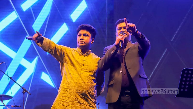নবী শিক্ষার্থীদের বরণে আয়োজিত কনসার্টে ঢাকা বিশ্ববিদ্যালয় ছাত্রলীগের সভাপতি মাজহারুল কবির শয়ন ও সাধারণ সম্পাদক তানভীর হাসান সৈকত।&amp;nbsp;ছবি: তাওহীদুজ্জামান তপু