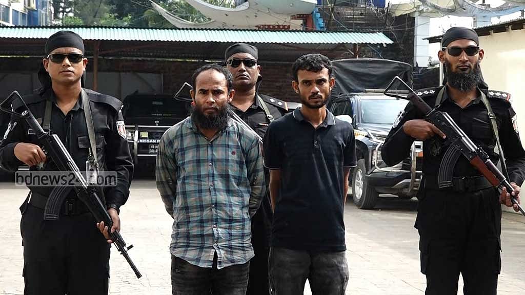 কক্সবাজারে গহীন পাহাড় থেকে বিপুল মাদকসহ আটক ২ ‘কারবারি’
