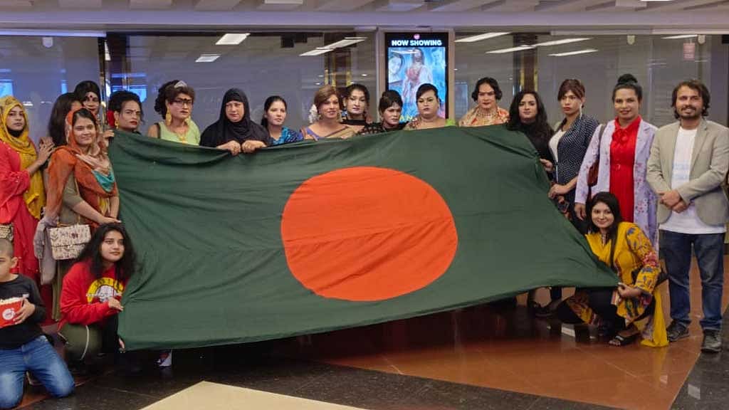 সিনেমা হলে গিয়ে ‘মুজিব’ দেখলেন বৃহন্নলারা
