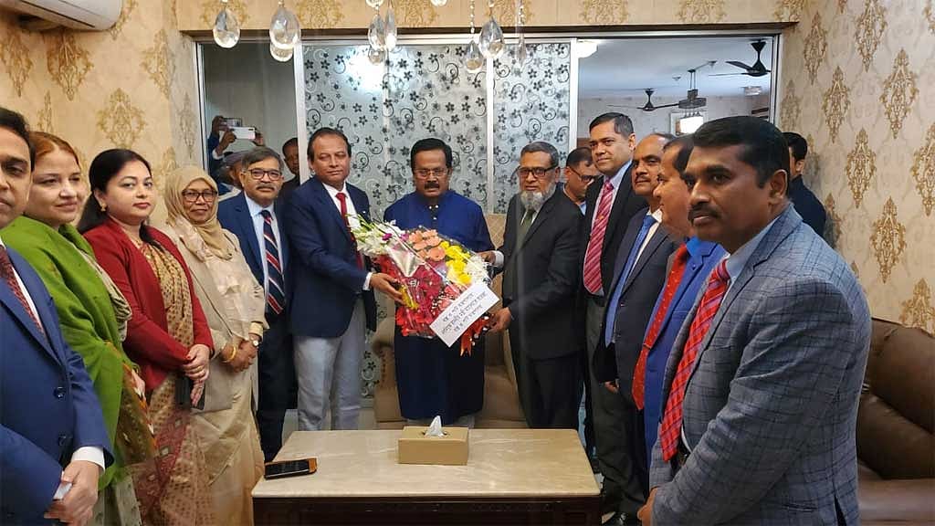 ‘স্মার্ট’ বস্ত্র ও পাটখাত তৈরি করতে চান নানক