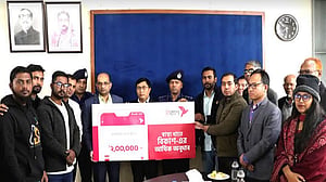 বিরল রোগে আক্রান্ত বিশ্ববিদ্যালয় শিক্ষার্থীর পাশে রাঙামাটি পুলিশ ও বিকাশ