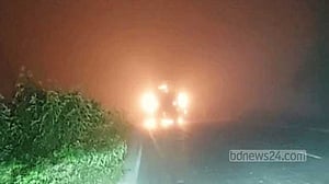 সিলেট-ঢাকা মহাসড়কে ট্রাকে অগ্নিসংযোগ