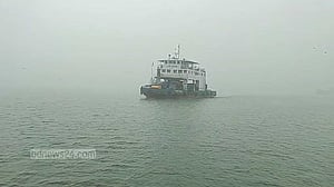 দৌলতদিয়া-পাটুরিয়া ও আরিচা-কাজিরহাট নৌরুটে ফেরি চলাচল শুরু