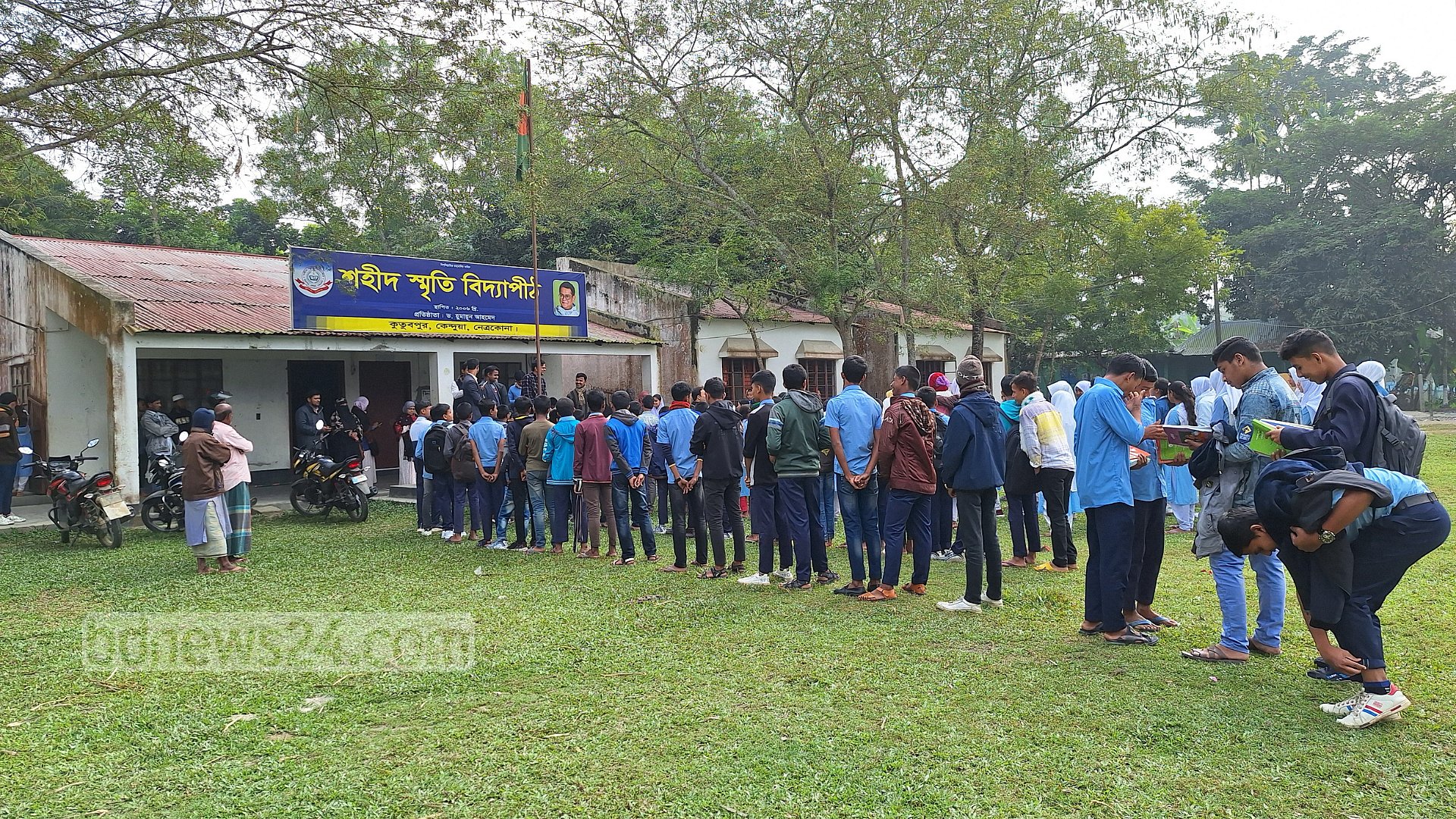 ‘কচ্ছপের মতো কামড় দিয়ে’ গড়া হুমায়ূনের স্কুল