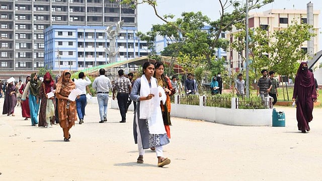 র‌্যাগিংয়ের অভিযোগে বিশ্ববিদ্যালয় থেকে ছাত্রীকে বহিষ্কার