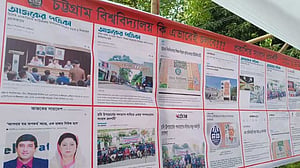 চট্টগ্রাম বিশ্ববিদ্যালয় ‘প্রশাসনের অনিয়ম’ নিয়ে সংবাদের প্রদর্শনী