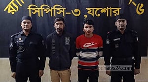 বেনাপোলে ৭০০ বোতল ফেন্সিডিল জব্দ, দুই ‘মাদক কারবারি’ গ্রেপ্তার