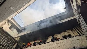 লালবাগে কারখানার আগুন নিয়ন্ত্রণে
