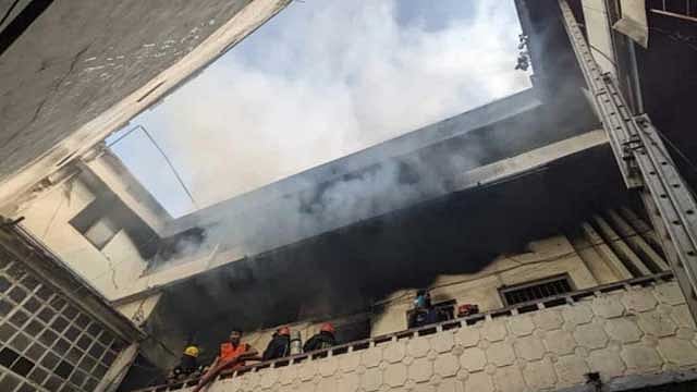 লালবাগে কারখানার আগুন নিয়ন্ত্রণে