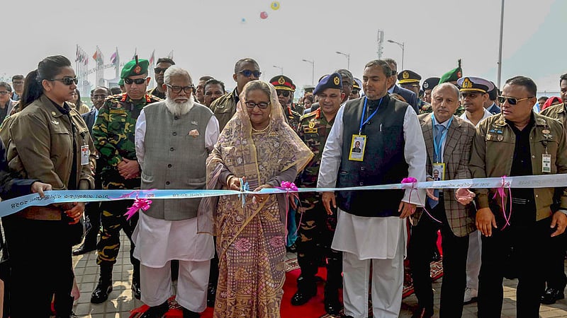 পূর্বাচলে রোববার ঢাকা আন্তর্জাতিক বাণিজ্য মেলার উদ্বোধন করেন প্রধানমন্ত্রী শেখ হাসিনা।
