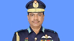 আমিরাত থেকে ফিরেছেন বিমানবাহিনী প্রধান