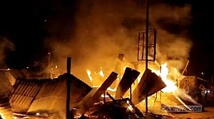 নেত্রকোণায় মধ্যরাতে পুড়ল ৭ দোকান