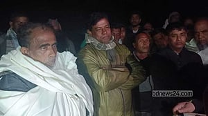 নওগাঁ-৩: ‘ভোট কেনার’ সময় আটক স্বতন্ত্র প্রার্থীর ৩ কর্মীর কারাদণ্ড