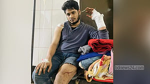 ছিনতাইকারীর ছুরিতে জবি শিক্ষার্থী আহত