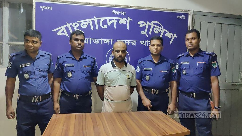 চুয়াডাঙ্গায় স্কুলছাত্রীকে শ্লীলতাহানির অভিযোগে শিক্ষক গ্রেপ্তার