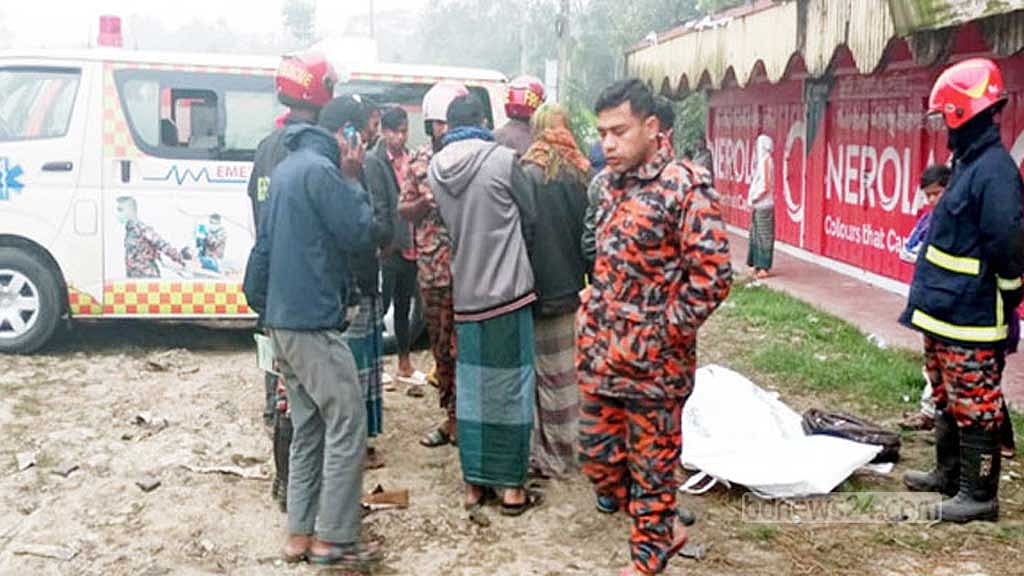 মাইক্রোবাসের ধাক্কায় বাইক আরোহী সাবেক কনস্টেবলের মৃত্যু