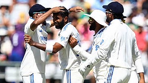 ইতিহাসের সবচেয়ে ছোট টেস্টে দ. আফ্রিকাকে হারাল ভারত