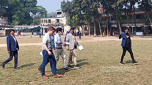 যুক্তরাষ্ট্র ও ভারতের প্রতিনিধি দলের গাজীপুরের ভোটকেন্দ্র পরিদর্শন