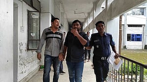 ব়্যাব পরিচয়ে ছিনতাই: সোনারগাঁ পৌর ছাত্রলীগের কমিটি বিলুপ্ত
