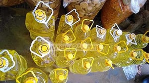 বোতলজাত সয়াবিন তেলের দাম লিটারে বাড়ল ৪ টাকা