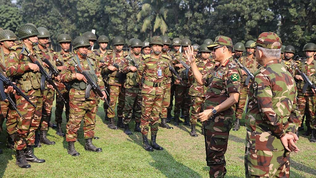 ভোটের মাঠে সেনাবাহিনীর কার্যক্রম পরিদর্শন সেনা প্রধানের