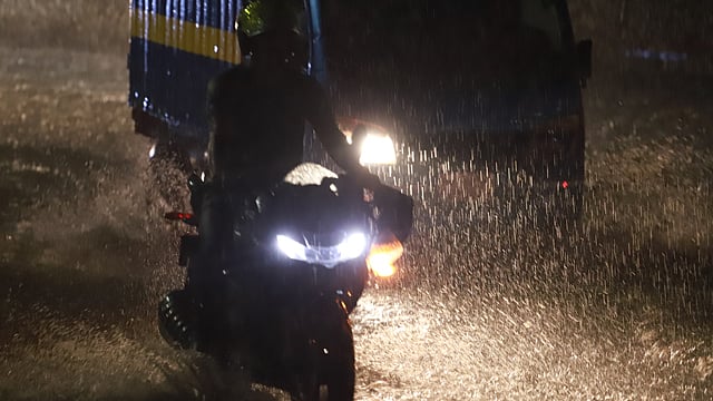 ঢাকায় অবিরল বর্ষণ, আরও দুদিন চলার আভাস