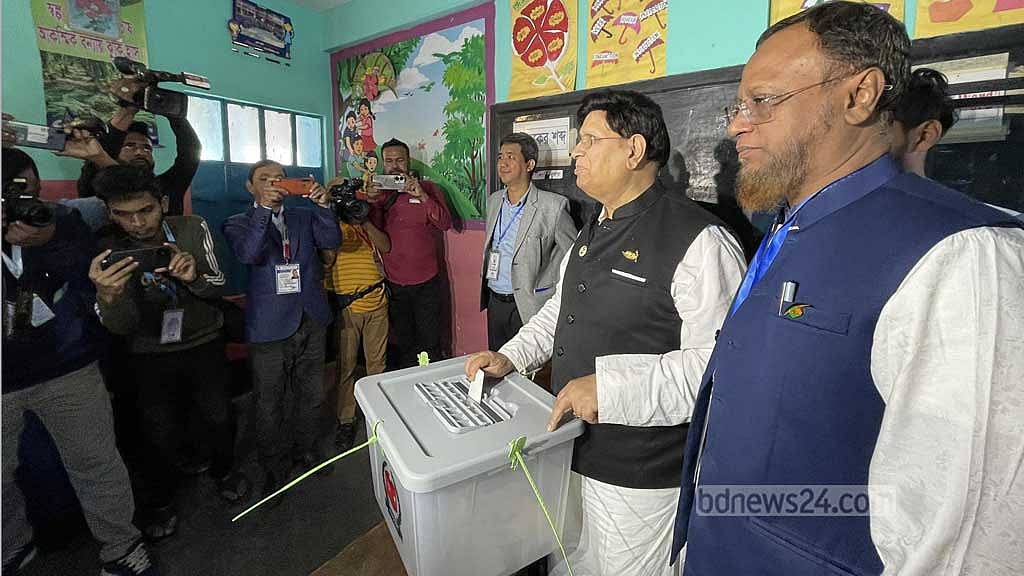 পররাষ্ট্রমন্ত্রী ভোট দিয়ে বললেন, বিএনপির হরতাল ‘ঢং-ঢাং’