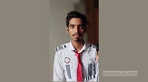 কলেজছাত্রের সঙ্গে পুড়েছে সবজি বিক্রেতা বাবার স্বপ্ন